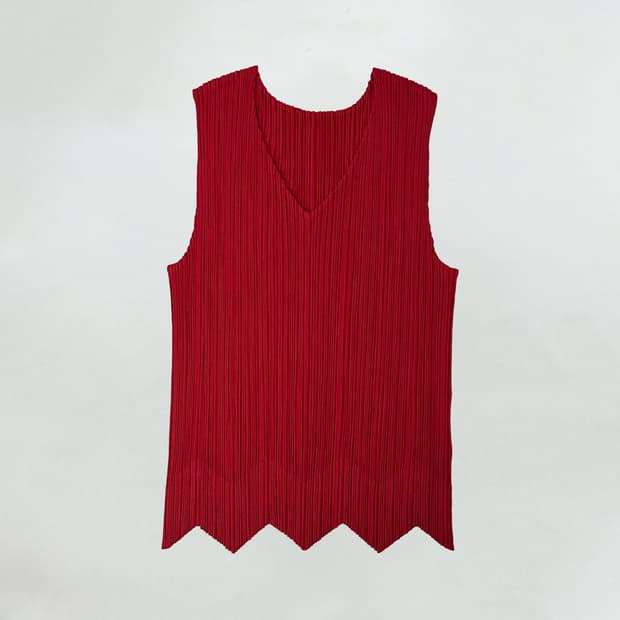 이세이미야케 플리츠플리즈 지그재그 헴 슬리브리스 탑