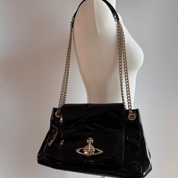 Vivienne Westwood 체인에나멜 숄더백 
