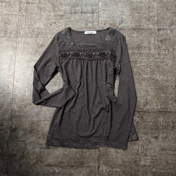 레이스 진주 디테일 롱 슬리브 티