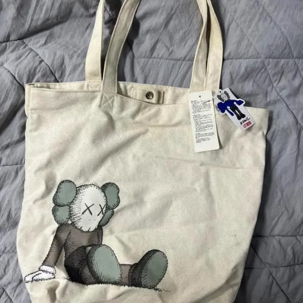 유니클로 x 카우스 에코백 초판