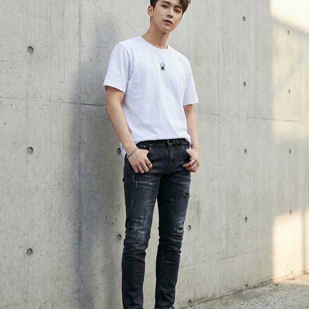 SPYDER 스파이더 센터 로고 화이트 반팔 티셔츠