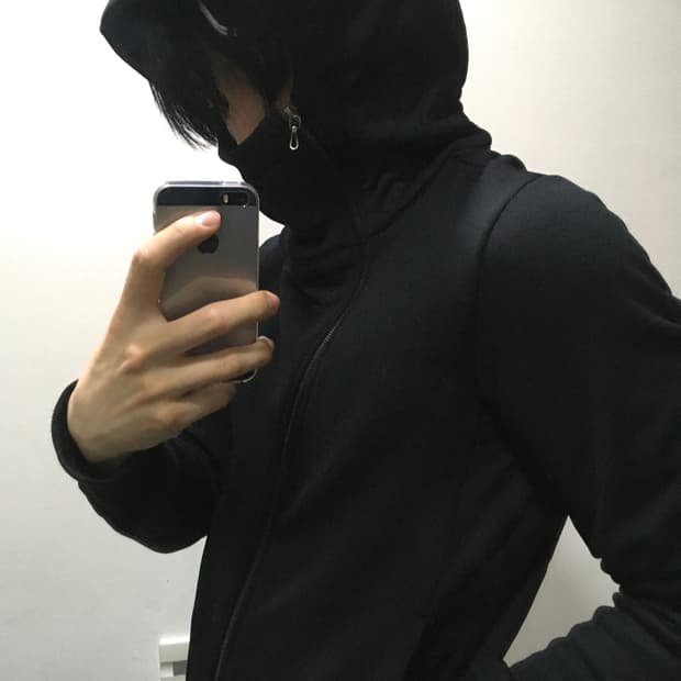 어태치먼트 비대칭 하이넥 후드집업