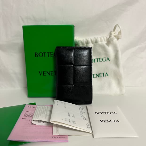 보테가베네타 맥시 플랩 카드지갑 블랙 (OS)