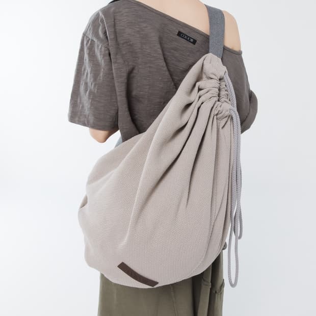 콜로신스 CRETA CROSS BAG BEIGE 크로스백