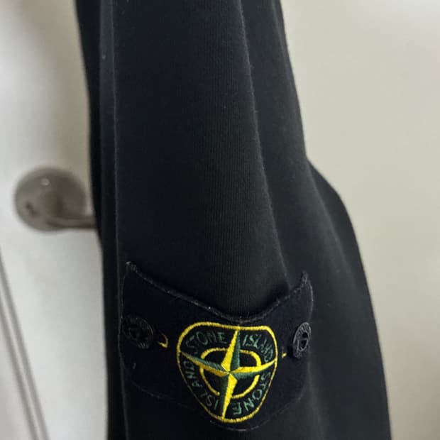 스톤 아일랜드 맨투맨 25FW S 사이즈