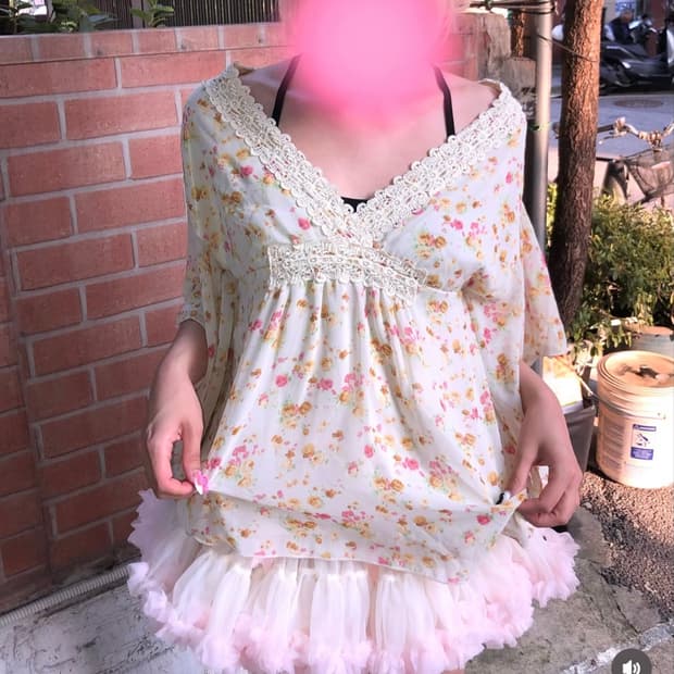 사니루 빈티지 가오리핏 플라워 블라우스