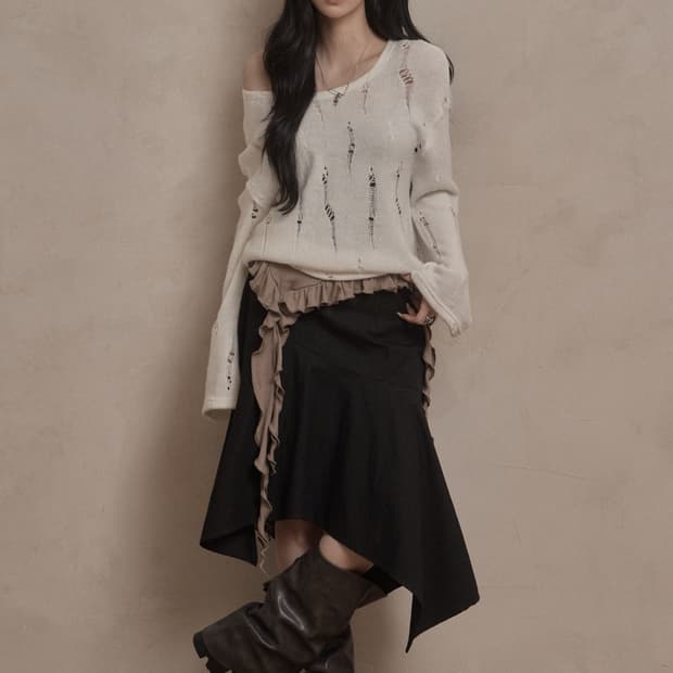 카키포인트 데미지 펀칭 니트 구합니다