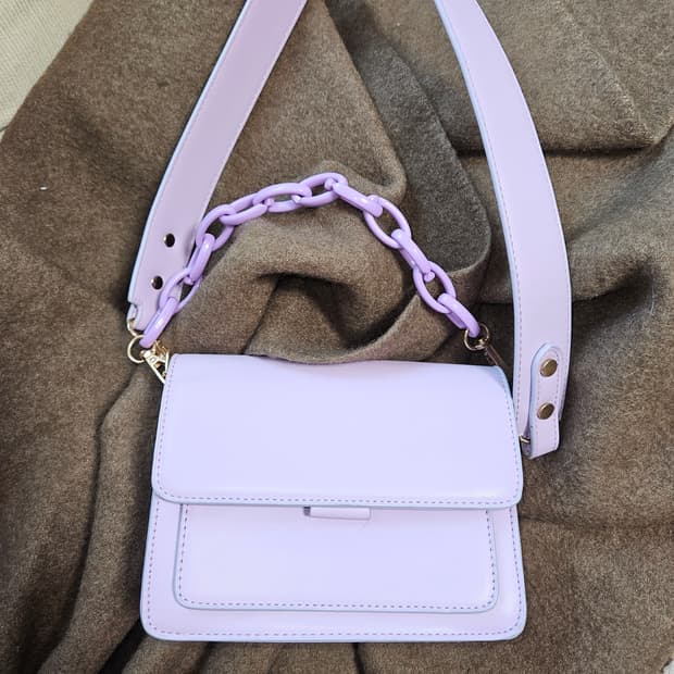 라벤더 컬러 체인 숄더백 미니백(비건레더)