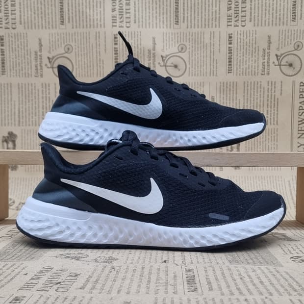 나이키 레볼루션5 여성런닝화230