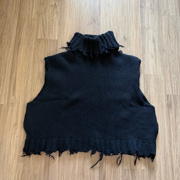 [PERVERZE] crash turtle sleeveless knit