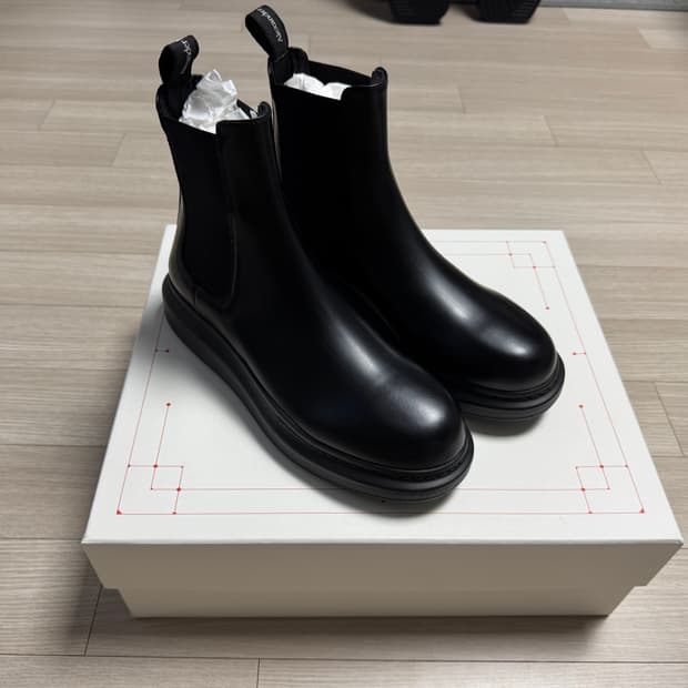 ALEXANDER MCQUEEN 586198 WHX52 1000 40.5