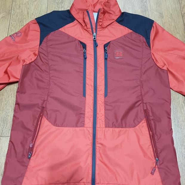 1054 코오롱 아웃도어 바람막이 105 사이즈입니다