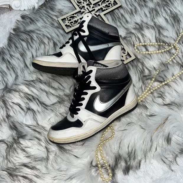 나이키 웨지힐 스니커즈