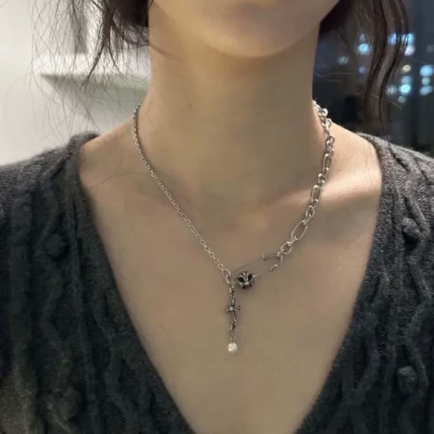 오퓨즈 크로스 체인 목걸이 