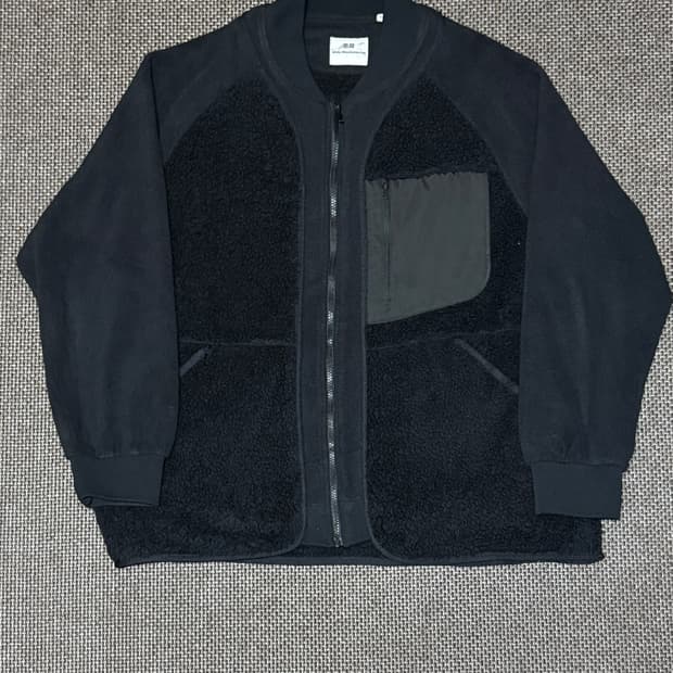 유니클로 X 화이트 마운티니어링 오버핏 플리스