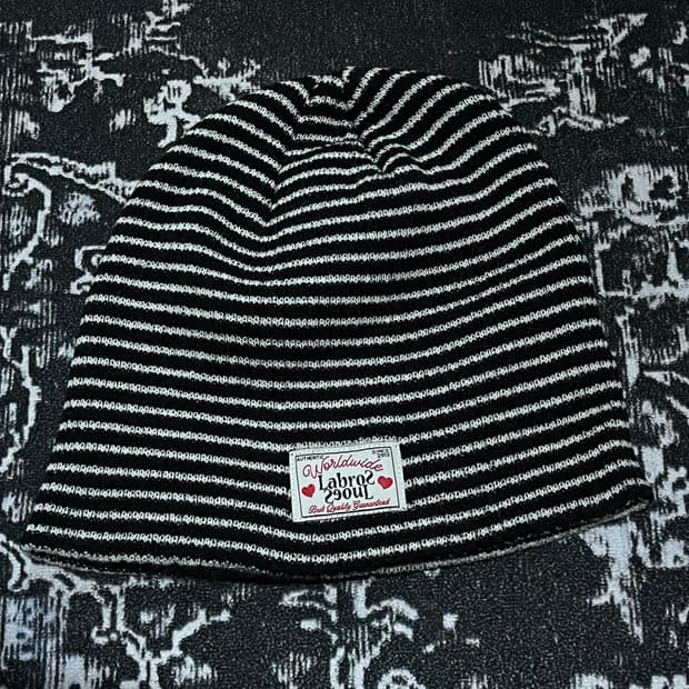 라브로스 스트라이프 검흰 비니