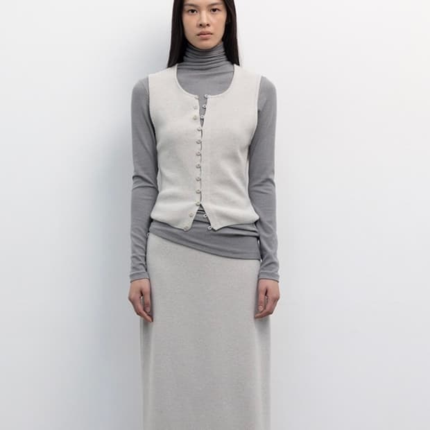 Le917 BUTTON DOWN SLEEVELESS KNIT TOP