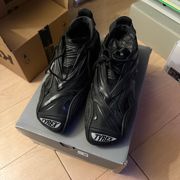 발렌시아가 타이렉스 43사이즈 블랙