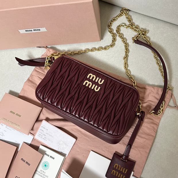 [새상품급 정품] 미우미우 마테라쎄 크로스백