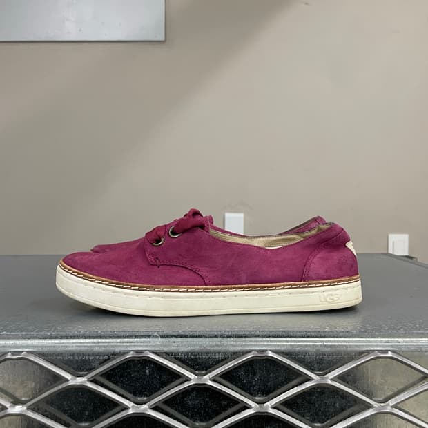 어그 카릴린 후쿠시아 스웨이드 스니커즈 235