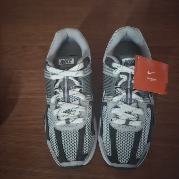 (새제품)나이키 보메로5 그레이 245
