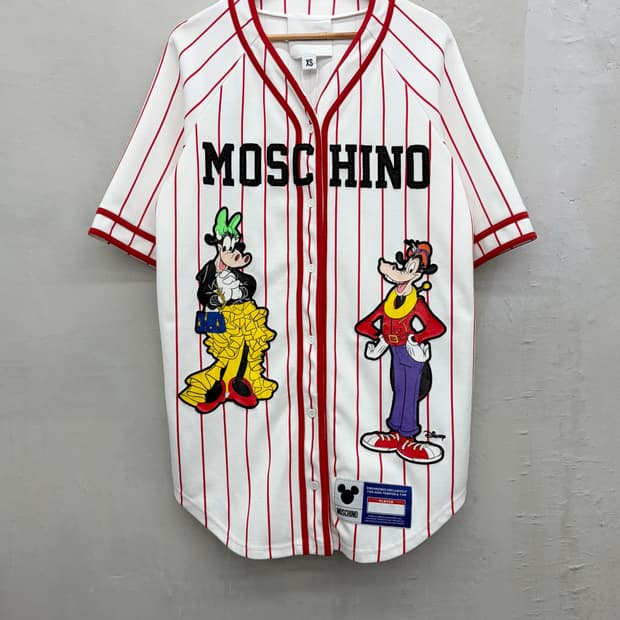 모스키노 x H&M x 디즈니 오버사이즈 핀 스트라이프 베이스볼 져지