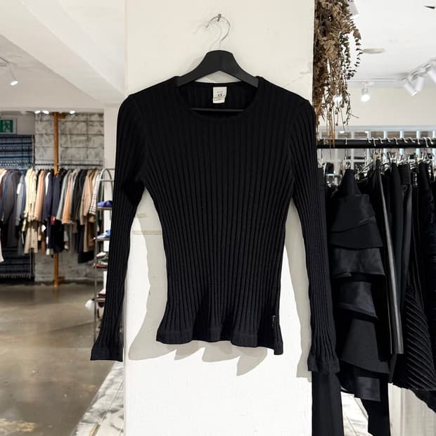 아르마니 익스체인지 블랙 리브드 슬리브 탑