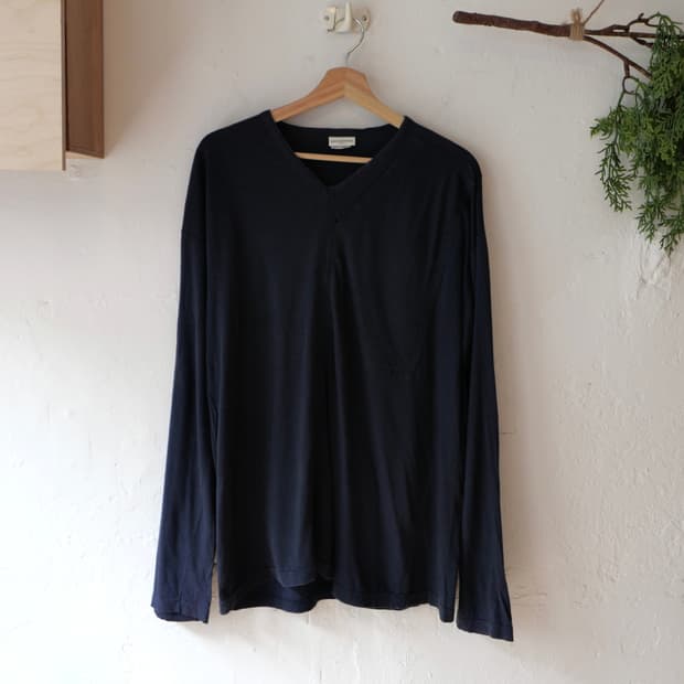 드리스 반 노튼 브이넥 롱슬리브