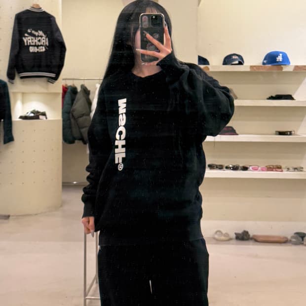 미스치프 버티컬 로고 스웻셔츠 U968