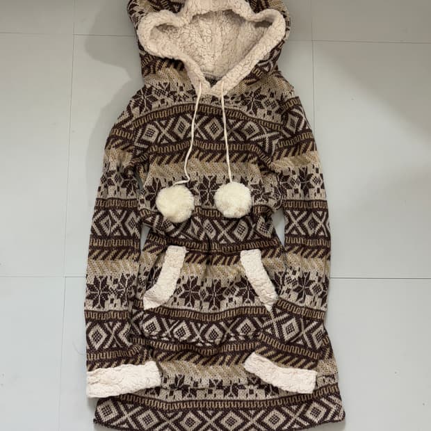 • Nordic Patterned Hooded Knitwear 