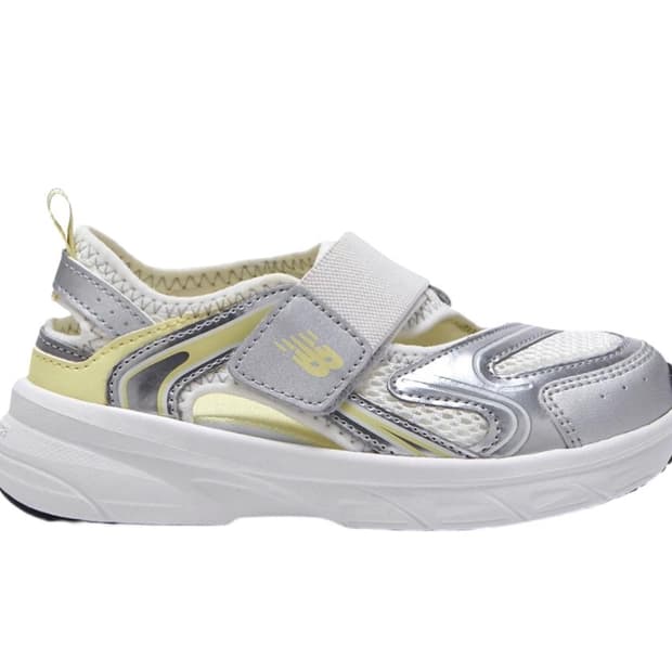 (220mm)뉴발란스 프리들X 엑스 샌들 비타 옐로우 새제품 팝니다