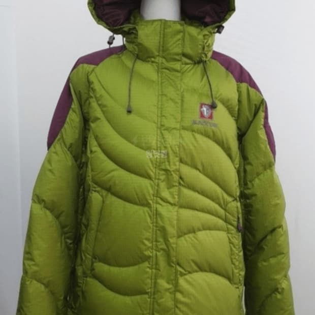 블랙야크 헤비 여성 구스패딩
