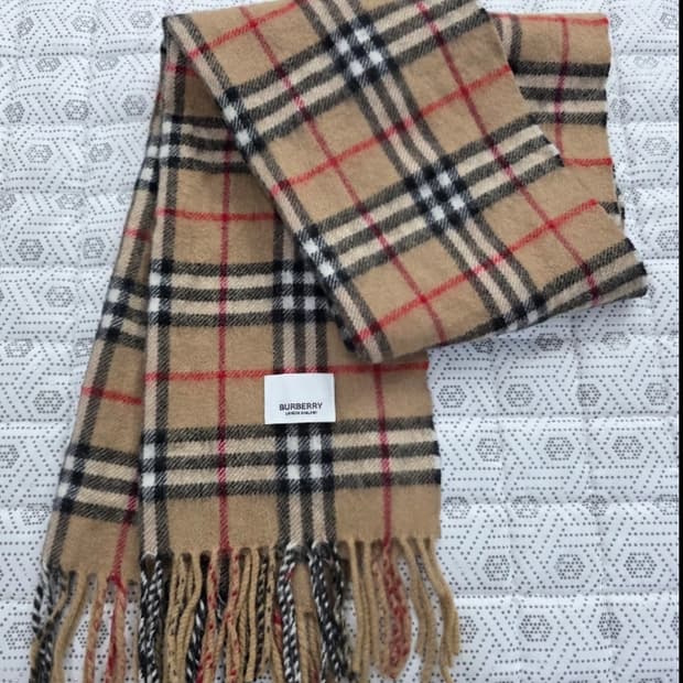 버버리 신형 캐시미어 체크 머플러