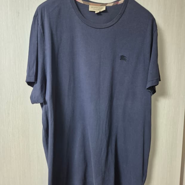 (정품) 버버리 자수 로고 반팔티 티셔츠 4061820 (2XL)