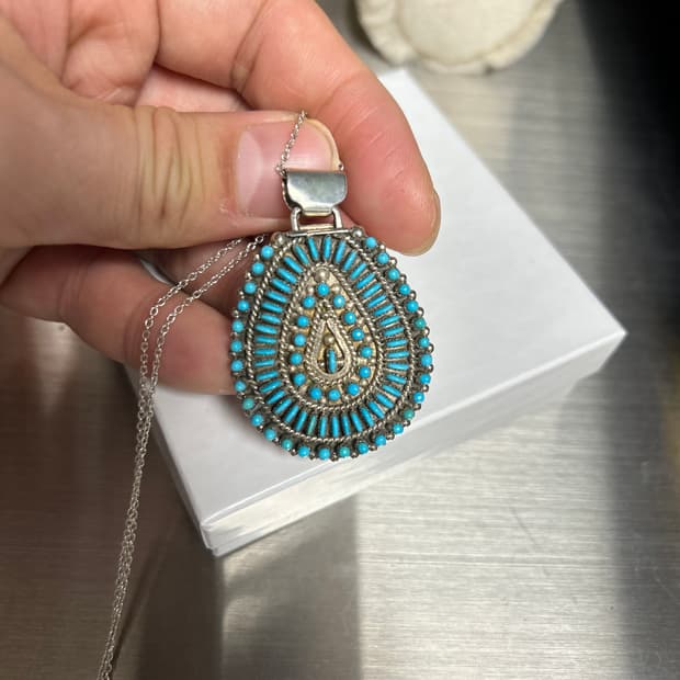 ZUNI 아티산 터키석 니들포인트 팬던트 목걸이