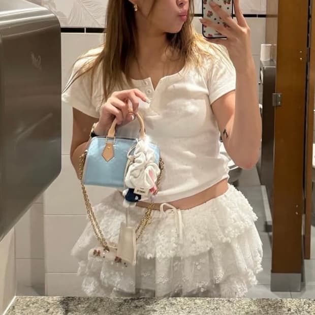 글로니 아일렛 버튼티 S 새상품