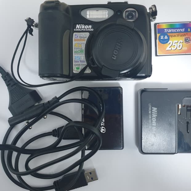 Nikon Coolpix 5400 판매합니다 (카드 리더기 포함)