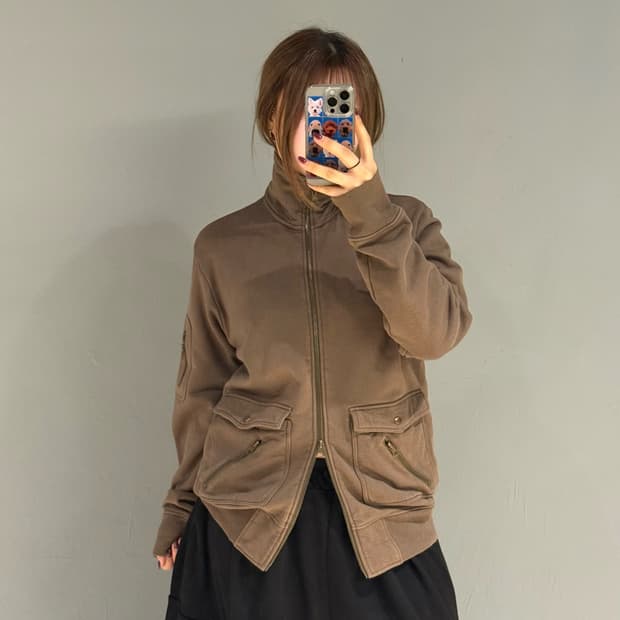 zipper pocket detail 2-way zip-up