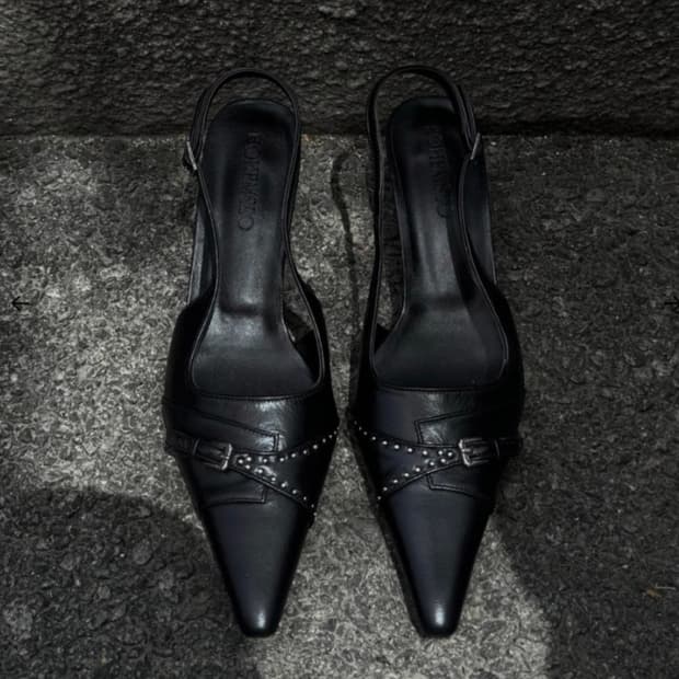 보헤미안서울 SLEEK LEATHER BELTED SLINGBACK