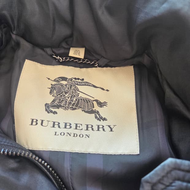 Burberry London 여성 벨티드 다운 코트 (퍼 후드)(상태S)