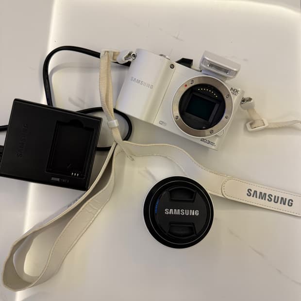 삼성 NX1000 미러리스 카메라 + 20-50mm렌즈