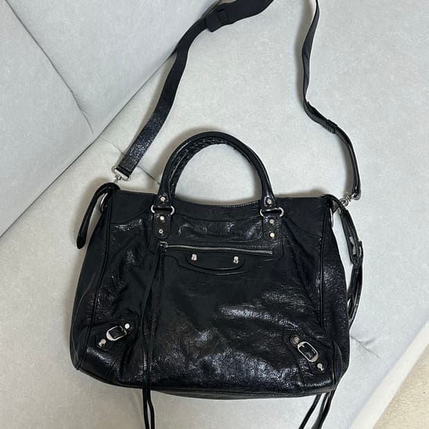 [A+ 정품] 발렌시아가 시티 모터백 벨로 블랙