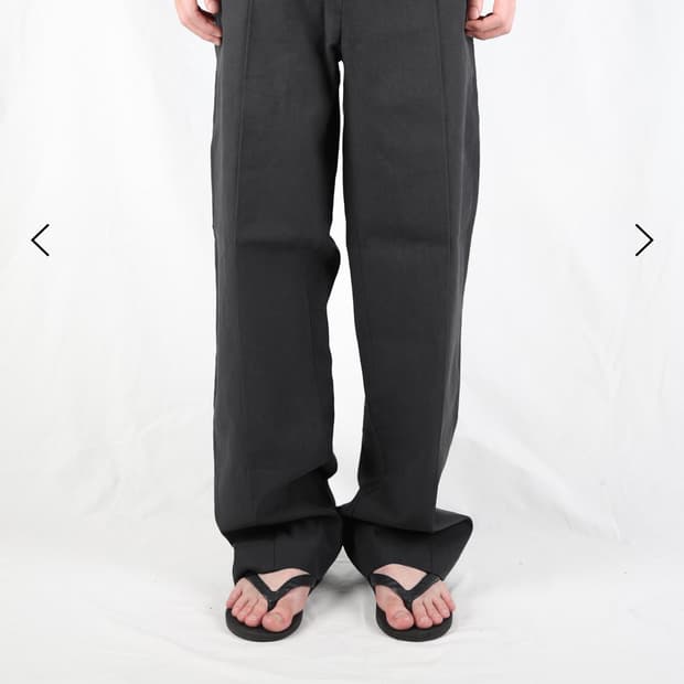 레스 Stitch crease trouser 차콜 구합니다