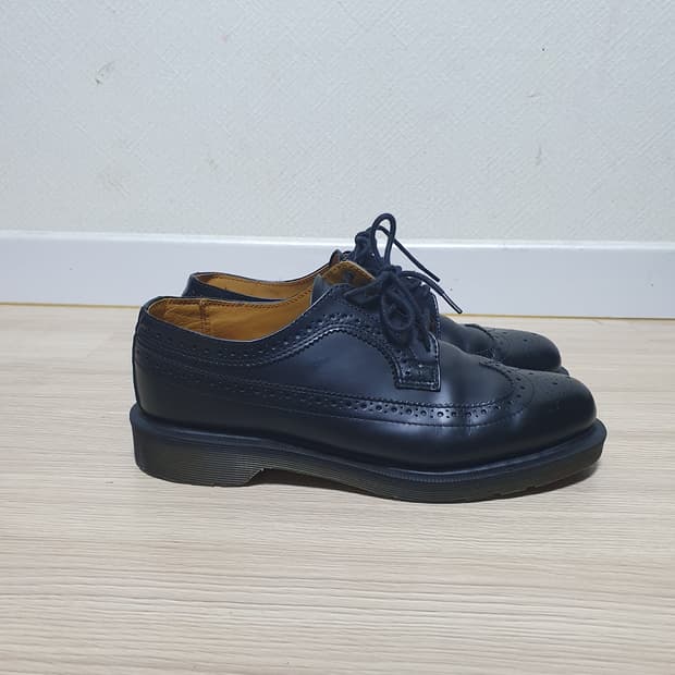 닥터마틴 블랙 윙팁 슈즈 270