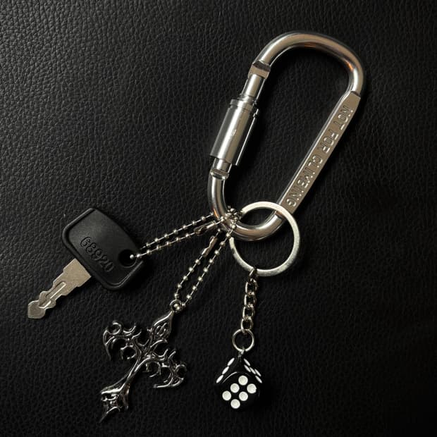 vintage keyring (cross+dice)