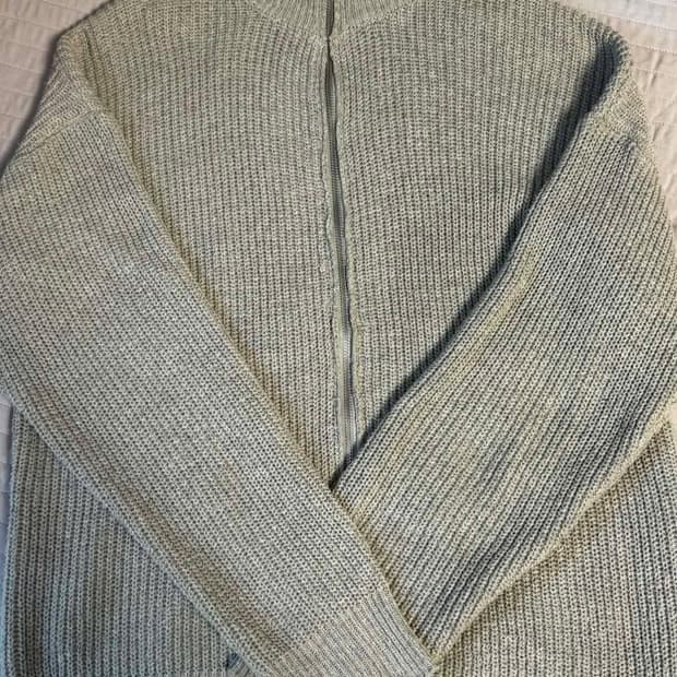 Vintage knit zip up