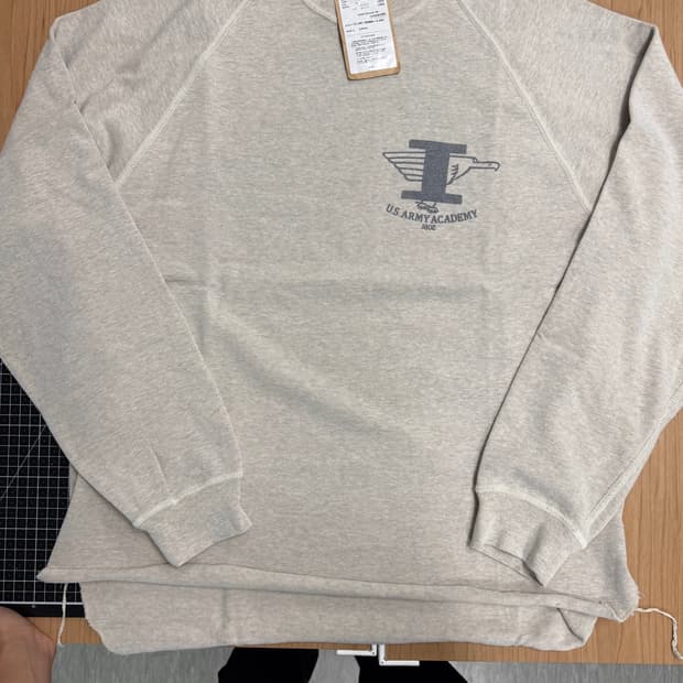 REMI RELIEF 래글런 롱슬리브티 오트밀 Lsize
