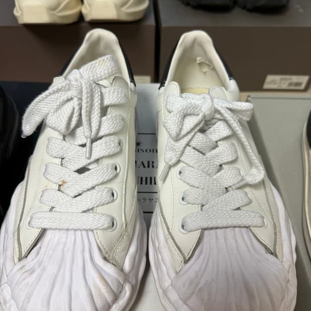 미하라야스히로 블래키 화이트 가죽 44사이즈