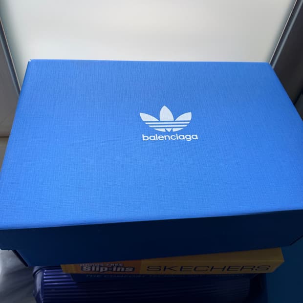 아디다스 X 발렌시아가 스피드 러너 42