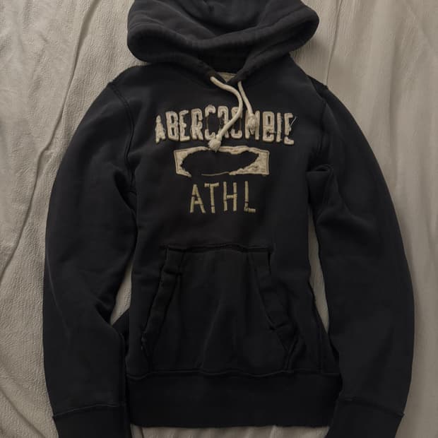 아베크롬비 네이비 + 화이트패치 후드